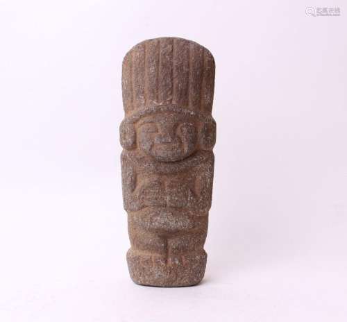 STATUETTE  précolombienne en pierre sculptée. Haut. 21 cm