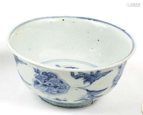 CHINEBol en porcelaine à décor en bleu sous couverte de pivo...