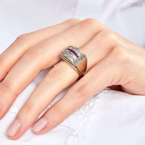 ANNEES 1930 BAGUE CHEVALIERE A PONT A diamonds, pink sapphir...