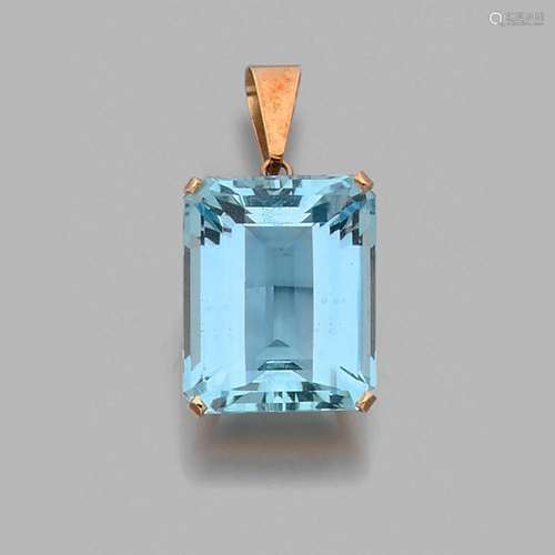 PENDENTIF AIGUE-MARINE An aquamarine and 18K yellow gold pen...