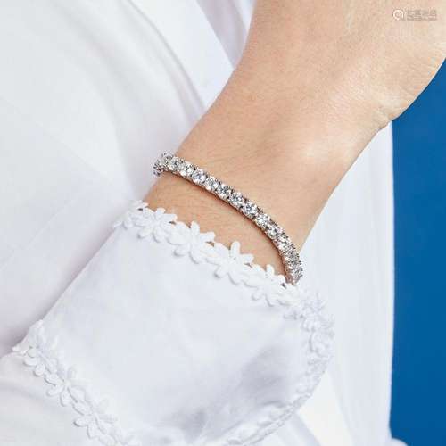 IMPORTANT BRACELET LIGNE DIAMANTS A diamonds and 18K white g...