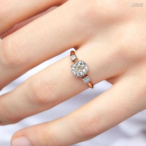 BAGUE DIAMANT SOLITAIRE A 1 carat approx. cushion old-cut di...