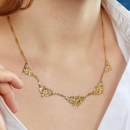 ANNEES 1920 COLLIER DRAPERIE OR A 18K and 9K yellow gold nec...