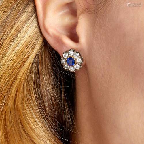 PAIRE DE MOTIFS D'OREILLES SAPHIRS A sapphires, diamonds...