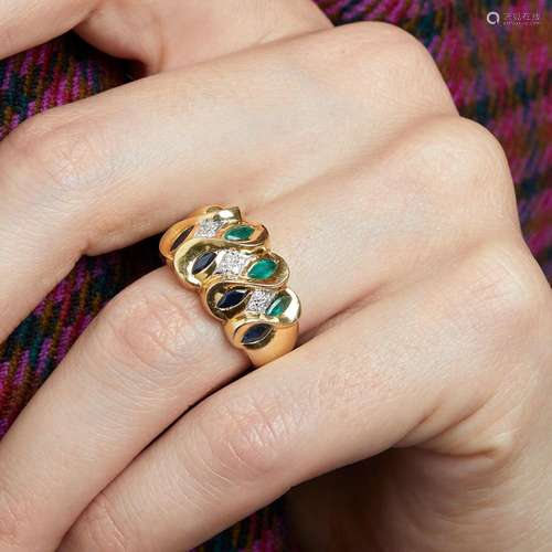 BAGUE TORSADE EMERAUDES ET SAPHIRS An emeralds, sapphires, d...