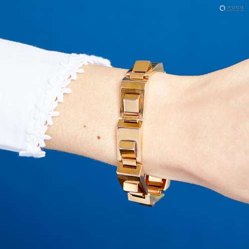 ANNEES 1940 BRACELET TANK OR A 18K yellow gold bracelet, cir...