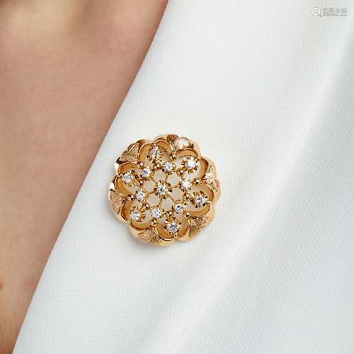 BOUCHERON - ANNEES 1945 BROCHE ROSACE A diamonds and 18K pin...