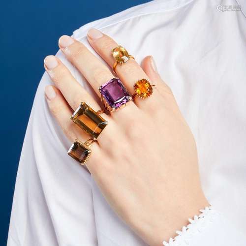 LOT DE CINQ BAGUES Five citrine, amethyst and 18K and 9K yel...