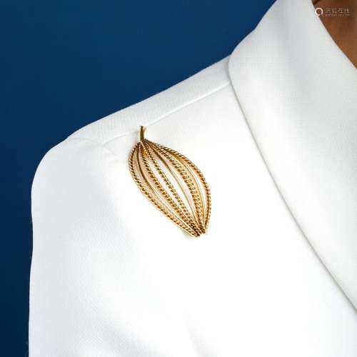 CARTIER - ANNEES 1960 BROCHE FRUIT STYLISE A 18K yellow gold...