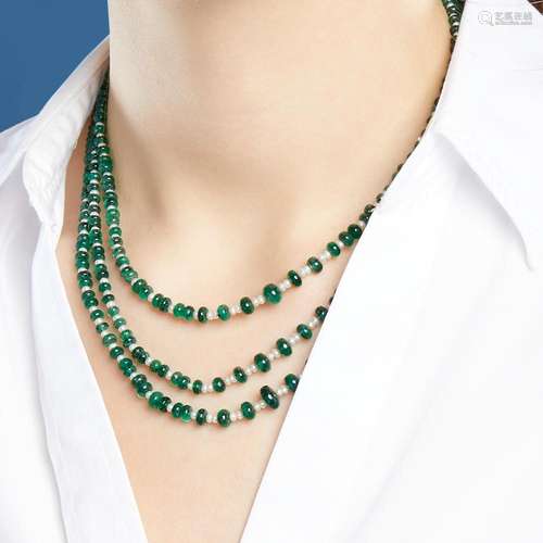 COLLIER BOULES D'EMERAUDES An emerald, cultured pearl an...