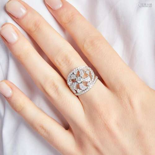 BAGUE ROSACE DIAMANTS A diamonds and 18K white gold ring. Gr...