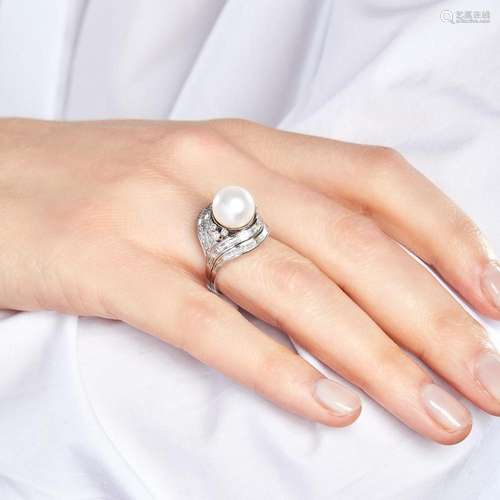 BAGUE TURBAN PERLE DE CULTURE DIAMANTS A cultured pearl, dia...