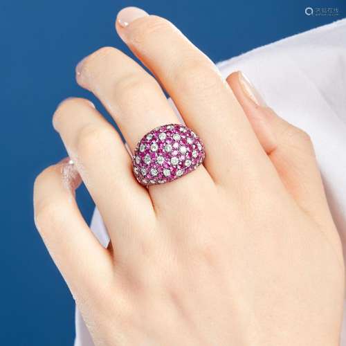 BAGUE BOMBEE RUBIS DIAMANTS A rubies, diamonds and 18K white...