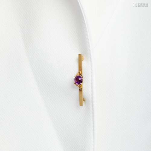 PETITE BARRETTE AMETHYSTE An amethyst and 18K yellow gold ba...