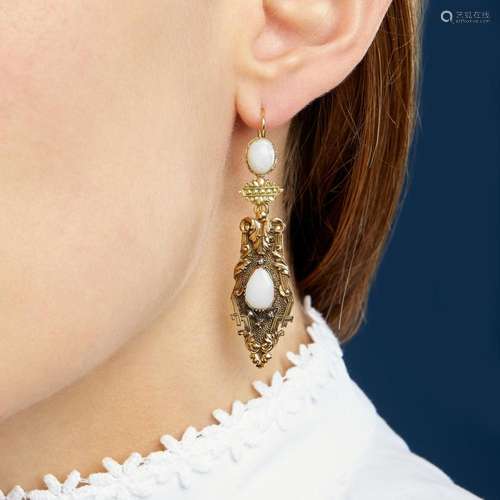 ANNEES 1840 PAIRE DE PENDANTS D'OREILLES An opal, diamon...