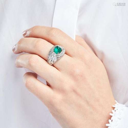 BAGUE DÔME EMERAUDE A 3,38 carats sugar loaf emerald, diamon...