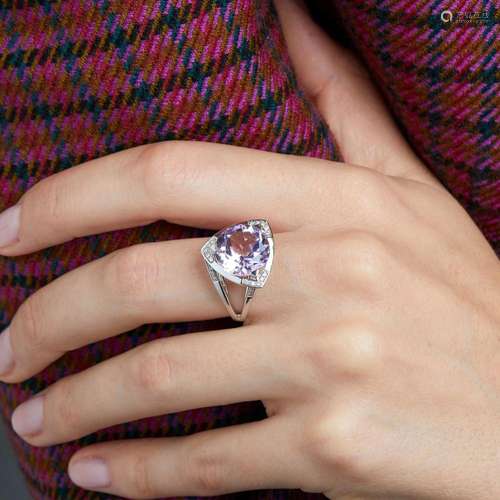 MAUBOUSSIN BAGUE AMETHYSTE ET DIAMANTS A diamonds, amethyst ...