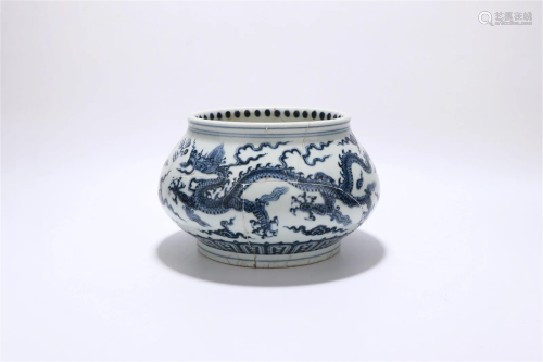 A Blue And White 'Dragon' Jar.