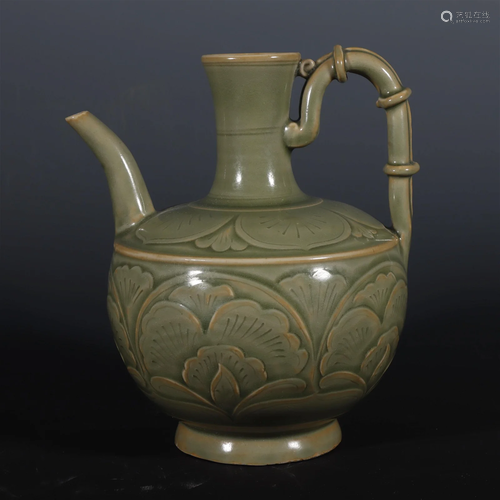 An Incised Yaozhouyao 'Flower' Bamboo-Ridged Ewer