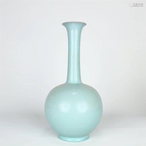 A Ruyao Long-Necked Vase