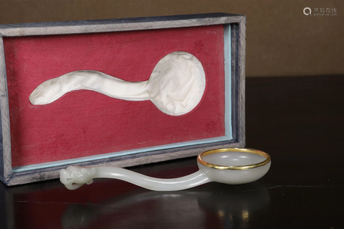 A Hetian Jade Dragon-Head Spoon