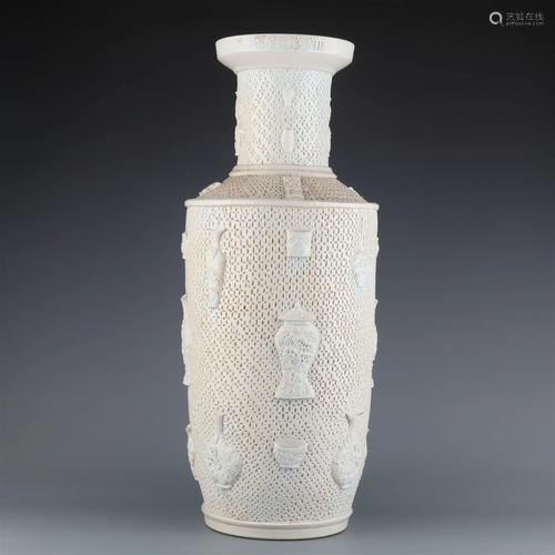 A White-Glazed Mallet Vase