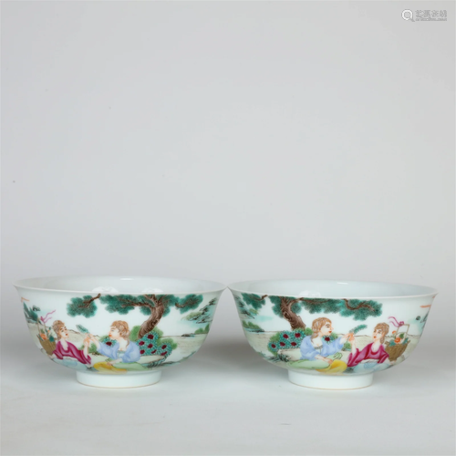 A Pair Of Famille-Rose 'Figure' Bowls