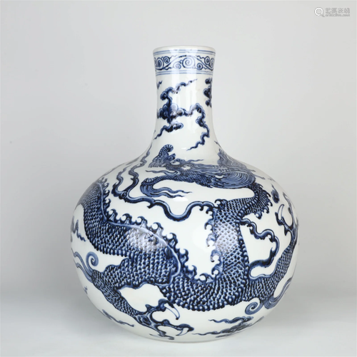 A Vault-Of-Heaven-Shaped Blue And White 'Dragon' V...