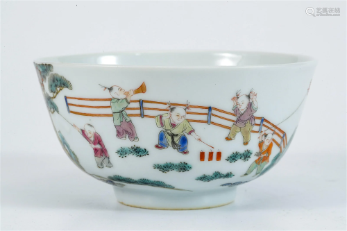 Chinese Plain Tri-colored Bowl with Children Playing Design