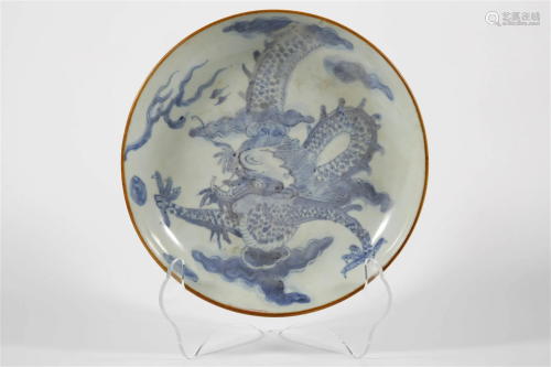 Large Blue-and-white Dish with Cloud and Dragon Design
