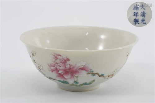 Famille Rose Tea Cup with Floral Design