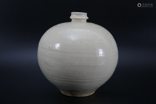Cizhou Kiln Carved Round Vase