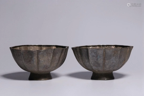 A Pair Pure Silver Bowls with Hollyhock-shaped Design