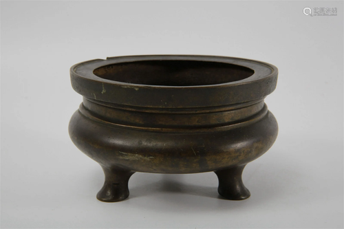 Tri-legged Bronze Censer with Plate-shaped Rim Design