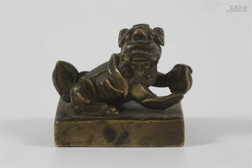 Chinese Paperweight with Lion in pursuit of the Ball Design