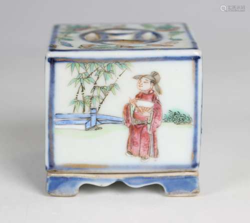 A Chinese famille rose porcelain incense burner and cover, e...