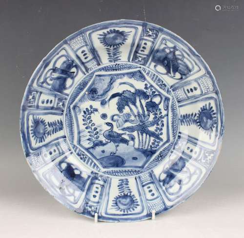 A Chinese blue and white Kraak porcelain circular dish, late...