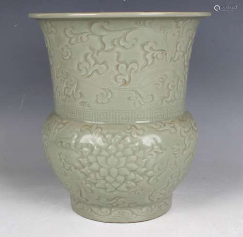 A Chinese celadon glazed stoneware jar/spittoon, the baluste...