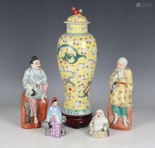 A collection of Chinese porcelain, 19th century and later, i...