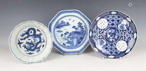 A Chinese blue and white export porcelain octagonal warming ...