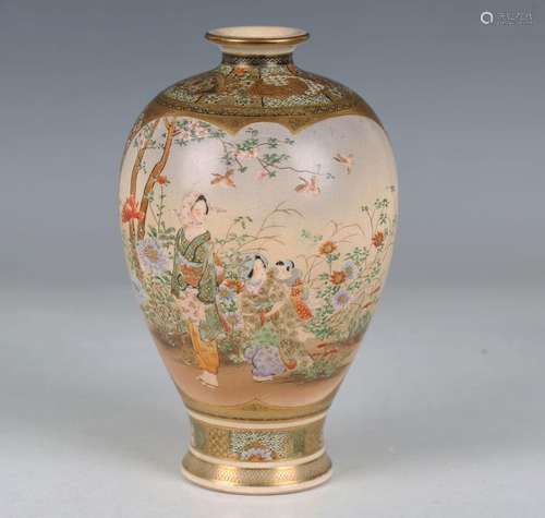 A Japanese Satsuma earthenware vase by Unzan, Meiji period, ...