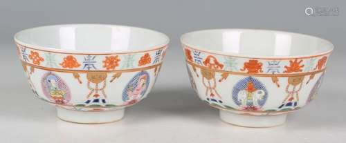 A pair of Chinese famille rose porcelain bowls, probably 20t...