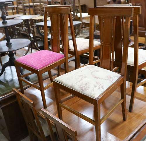 An Edwardian mahogany extending dining table, width 140cm, d...