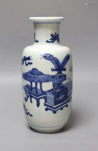 A Chinese blue and white ‘Antiques’ vase,19.5 cms high.
