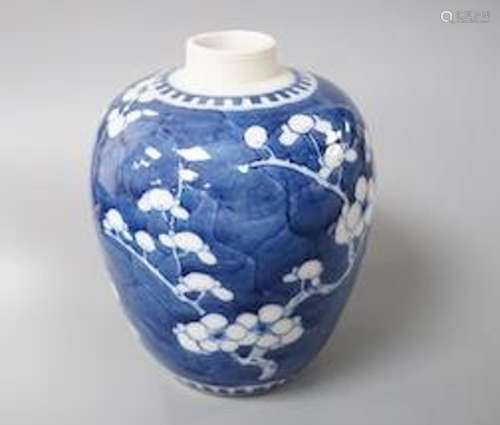 A Chinese blue and white prunus jar, 19th century, 13cm