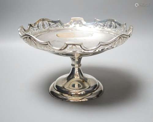 An Edwardian silver pedestal bowl, with pierced border, Mart...