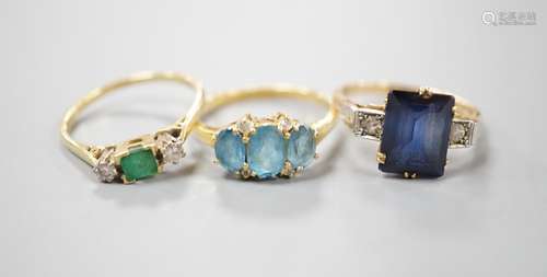 Three assorted 18ct and gem set dress rings, including emera...