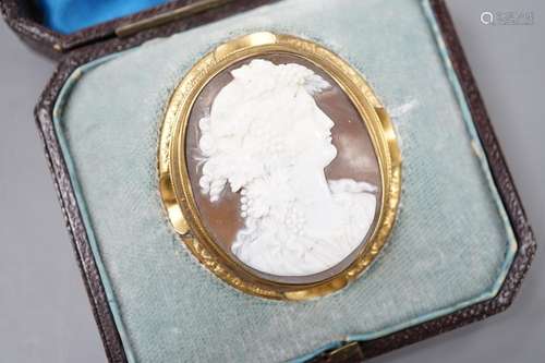 A cased Victorian yellow metal mounted oval cameo shell broo...