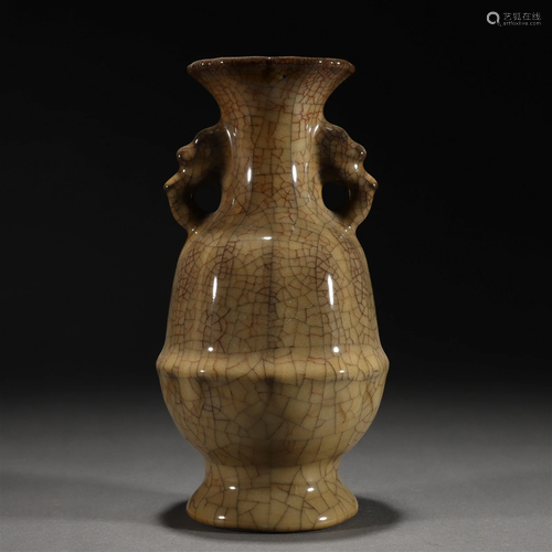 A Chinese Ge-ware Vase