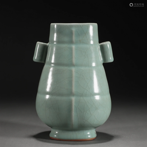 A Chinese Longquan Celadon Glazed Arrow Vase Ming Dyn.